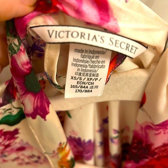 Floral Victoria Secret robe - Picture 2 of 7